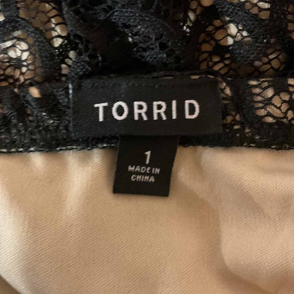 torrid Women's Lace Floral Overlay Nude Underneath Surplice Midi Dress Size 1X - Picture 7 of 9